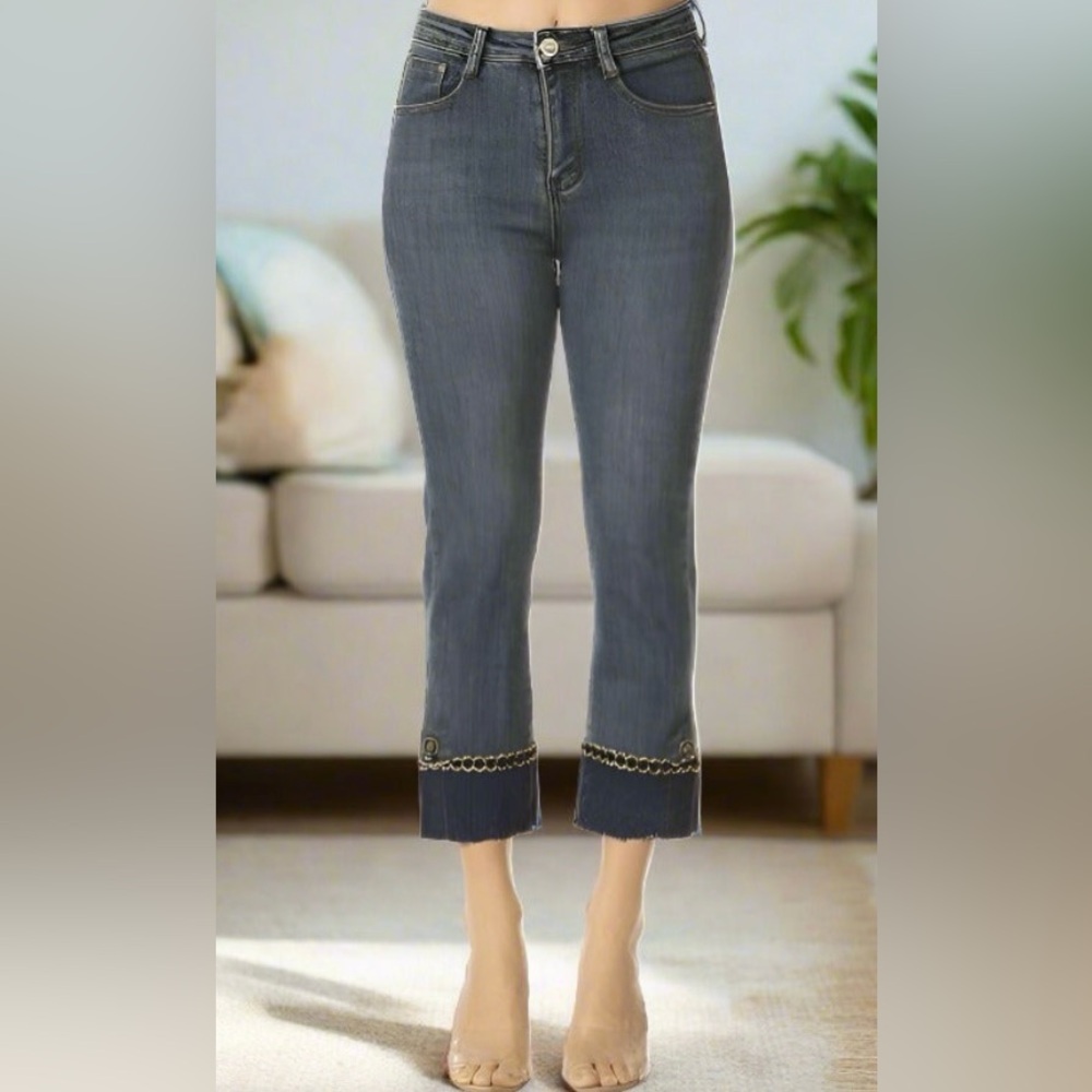 NEW  Jean Capris, Embroidered Raw Hem, Denim Crop Pants, Womens Sizes S/L/XL